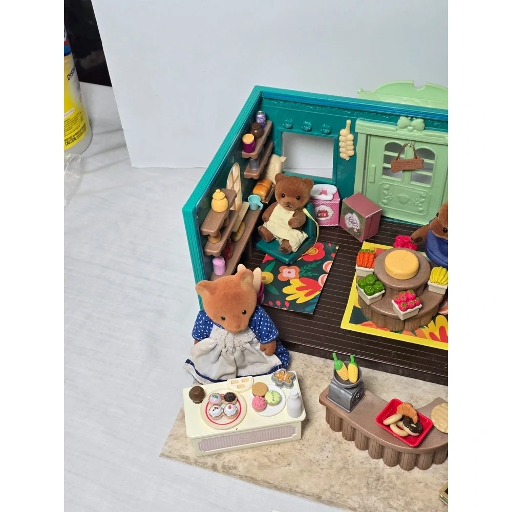 Li'l Woodzeez Calico Critters Mix HOPPIN' FARMERS MARKET Store with Toy Food